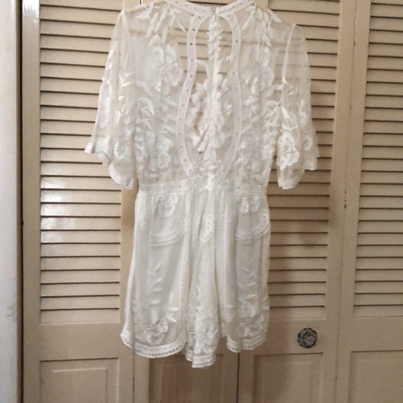 White elegant lace Romper Brand Honey Punch - Picture 4 of 4